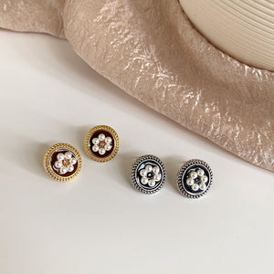
                  
                    ヴィンテージフレンチピアス
                  
                