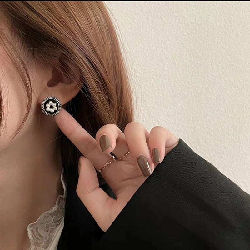 
                  
                    ヴィンテージフレンチピアス
                  
                