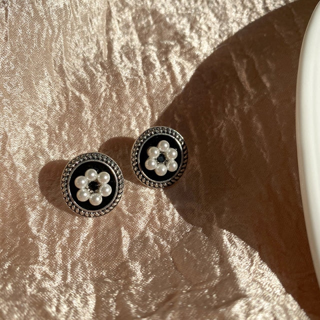 
                  
                    ヴィンテージフレンチピアス
                  
                