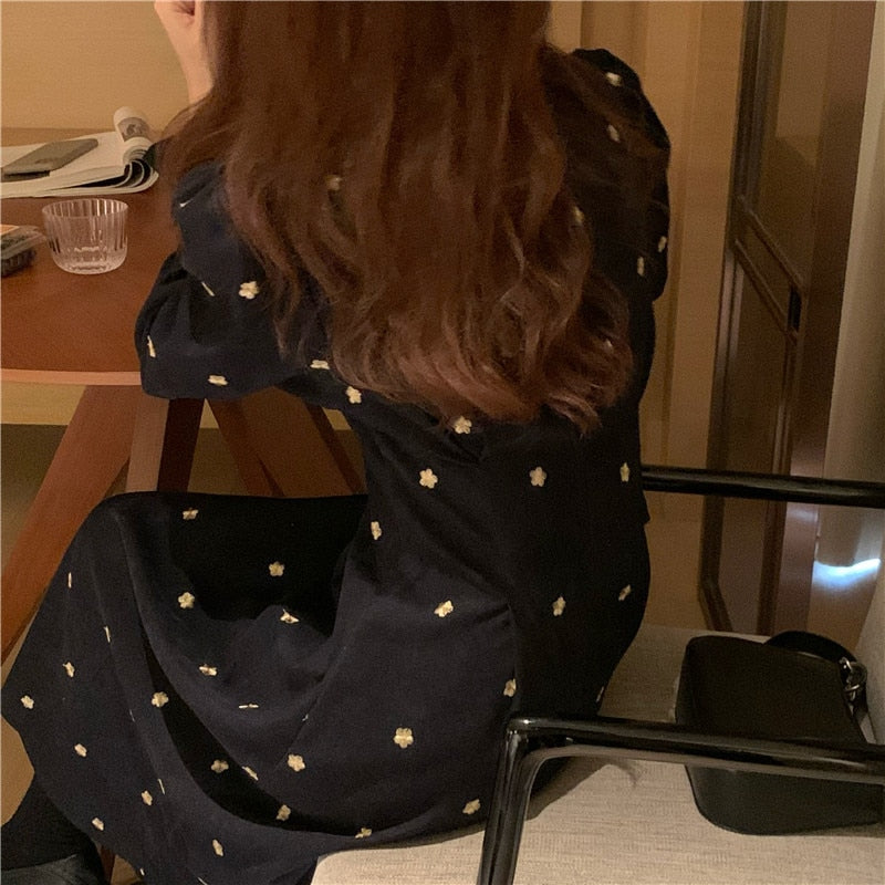 
                  
                    上品ゴールドフラワーワンピース
                  
                